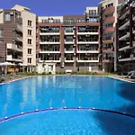 Admiral Plaza , Large Swimming Pool , 5 Min Walking To The Appartamento *