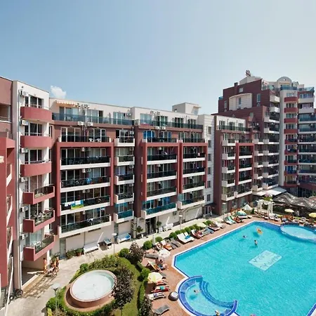 Admiral Plaza , Large Swimming Pool , 5 Min Walking To The Appartamento *