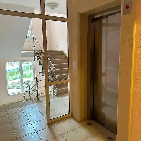 Appartement Admiral Plaza , Large Swimming Pool , 5 Min Walking To The Slantchev Briag