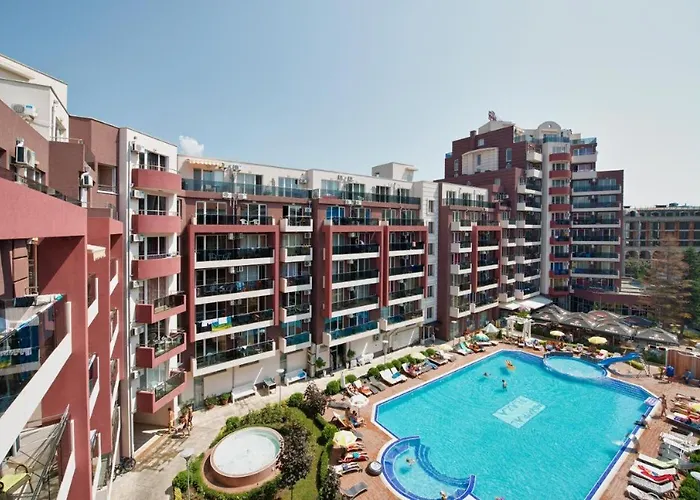 Admiral Plaza , Large Swimming Pool , 5 Min Walking To The Appartement *