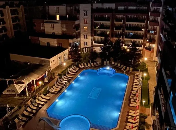 Admiral Plaza , Large Swimming Pool , 5 Min Walking To The