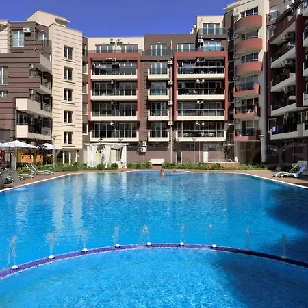 Admiral Plaza , Large Swimming Pool , 5 Min Walking To The Apartmán *