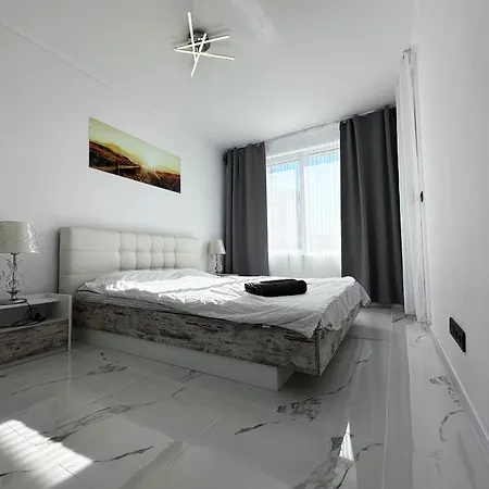 Admiral Plaza , Large Swimming Pool , 5 Min Walking To The Apartmán *