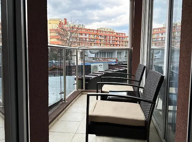 Apartment Admiral Plaza , Large Swimming Pool , 5 Min Walking To The *