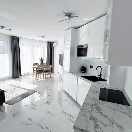 Admiral Plaza , Large Swimming Pool , 5 Min Walking To The